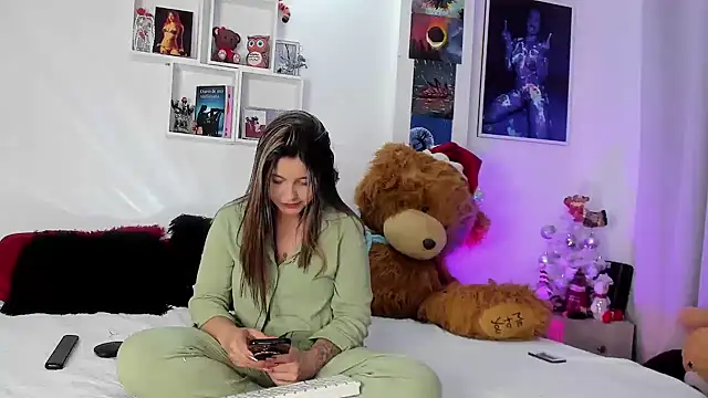 Snapshot of Sarah_Jhonson chatting on December 20, 10:00 pm Sarah Jhonson online show from December 20, 10:00 pm
