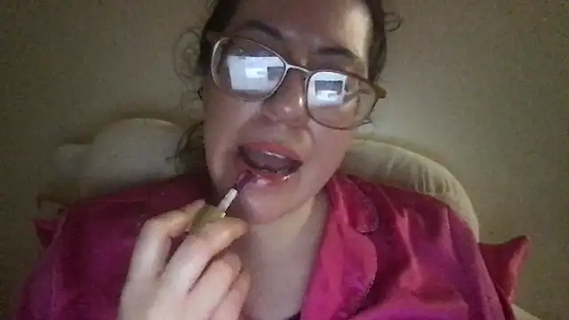 Snapshot of HYPHYtype chatting on February 5, 4:27 am HYPHYtype online show from February 5, 4:27 am