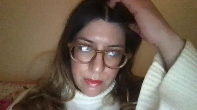 Snapshot of HYPHYtype chatting on February 13, 1:29 am HYPHYtype online show from February 13, 1:29 am