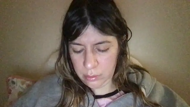 Snapshot of HYPHYtype chatting on February 28, 3:26 am HYPHYtype online show from February 28, 3:26 am