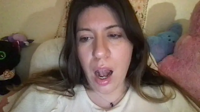 Snapshot of HYPHYtype chatting on October 24, 3:47 am HYPHYtype online show from October 24, 3:47 am