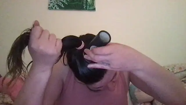 Snapshot of HYPHYtype chatting on November 15, 9:32 pm HYPHYtype online show from November 15, 9:32 pm