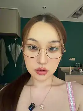 Snapshot of sphynx-_- chatting on November 7, 2:17 pm sphynx- - online show from November 7, 2:17 pm