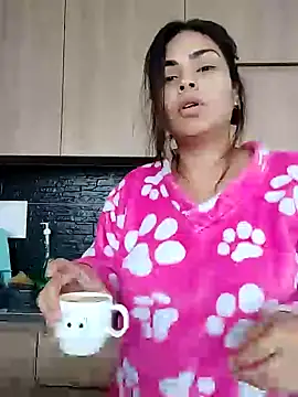 Snapshot of Ivanna2 chatting on December 20, 2:05 pm Ivanna2 online show from December 20, 2:05 pm