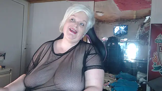 Snapshot of sexychazza16 chatting on December 4, 7:34 pm sexychazza16 online show from December 4, 7:34 pm
