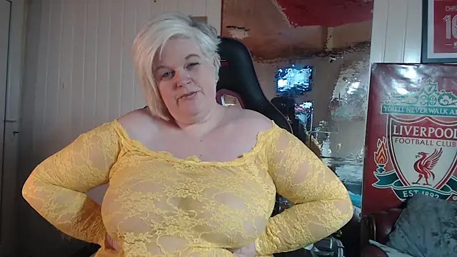 Snapshot of sexychazza16 chatting on December 11, 8:36 am sexychazza16 online show from December 11, 8:36 am