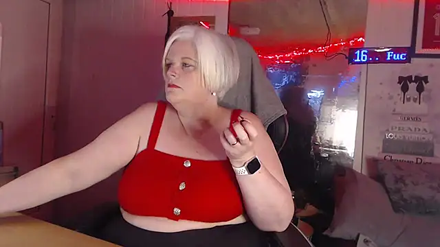 Snapshot of sexychazza16 chatting on December 4, 10:07 pm sexychazza16 online show from December 4, 10:07 pm