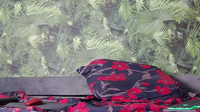 Snapshot of Alison_Drew chatting on February 25, 6:36 am Alison Drew online show from February 25, 6:36 am