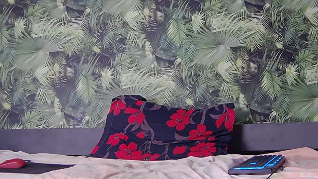 Snapshot of Alison_Drew chatting on December 2, 10:16 pm Alison Drew online show from December 2, 10:16 pm