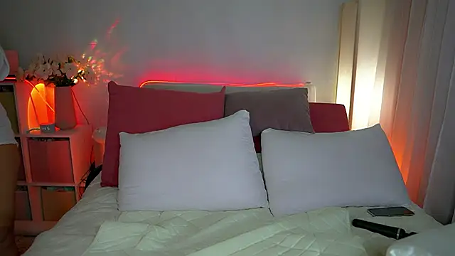 Snapshot of BBWDesire chatting on December 3, 6:49 pm BBWDesire online show from December 3, 6:49 pm