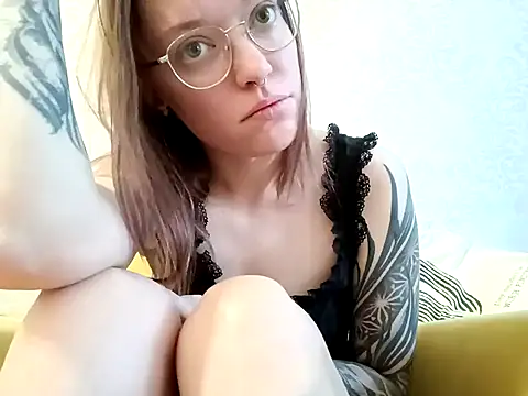 Snapshot of Aelita_bb chatting on February 4, 8:13 am Aelita bb online show from February 4, 8:13 am