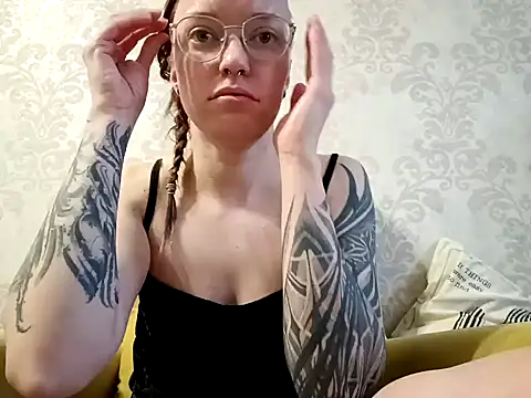 Snapshot of Aelita_bb chatting on February 9, 12:08 pm Aelita bb online show from February 9, 12:08 pm