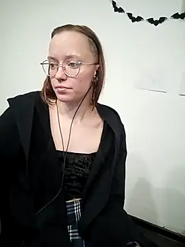 Snapshot of Aelita_bb chatting on February 16, 3:38 pm Aelita bb online show from February 16, 3:38 pm