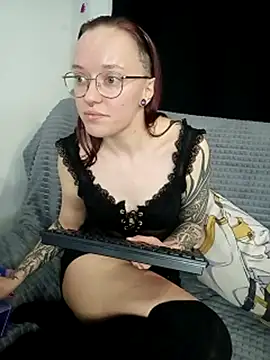 Snapshot of Aelita_bb chatting on March 15, 5:48 pm Aelita bb online show from March 15, 5:48 pm