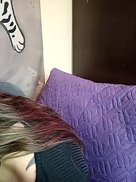 Snapshot of Aelita_bb chatting on December 1, 3:28 pm Aelita bb online show from December 1, 3:28 pm