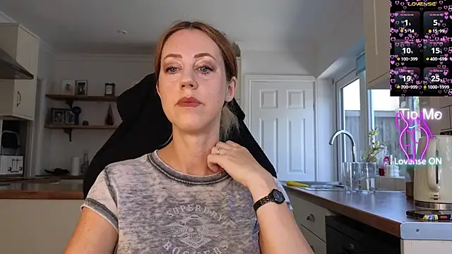 Snapshot of stripmequick chatting on June 25, 9:14 am stripmequick online show from June 25, 9:14 am