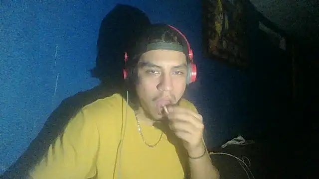 Snapshot of AlexAlejandro13 chatting on October 2, 7:15 am AlexAlejandro13 online show from October 2, 7:15 am