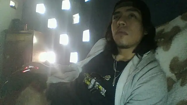 AlexAlejandro13 online show from January 7, 9:28 pm