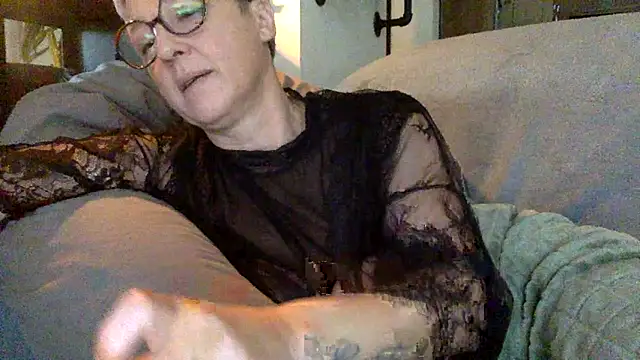 Snapshot of Kbimpakt chatting on November 17, 8:20 am Kbimpakt online show from November 17, 8:20 am