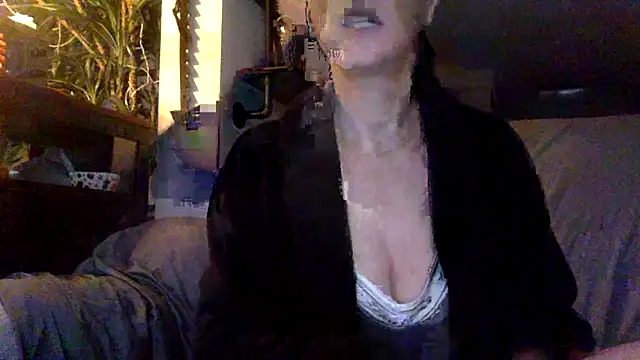 Snapshot of Kbimpakt chatting on December 19, 7:37 am Kbimpakt online show from December 19, 7:37 am