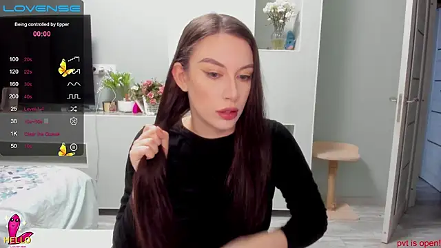 JuliaDiksonX online show from January 18, 9:56 am