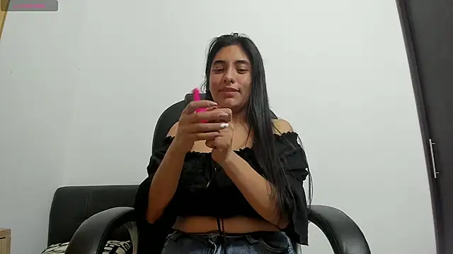 Snapshot of emilysex_118 chatting on January 27, 12:33 am emilysex 118 online show from January 27, 12:33 am