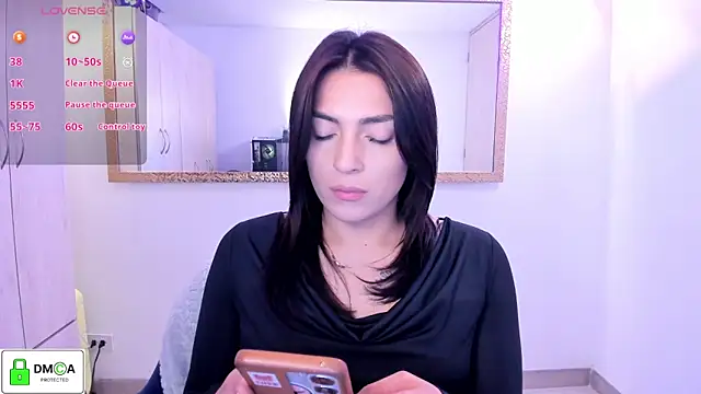 Snapshot of EricaVanderhill chatting on May 4, 1:56 am EricaVanderhill online show from May 4, 1:56 am