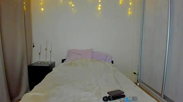 Snapshot of Bella_Foryou chatting on December 14, 1:17 am Bella Foryou online show from December 14, 1:17 am