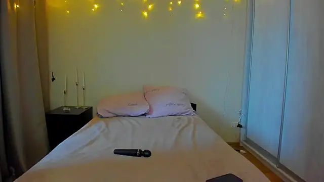 Snapshot of Bella_Foryou chatting on January 7, 4:08 am Bella Foryou online show from January 7, 4:08 am