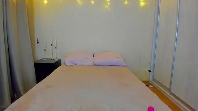 Snapshot of Bella_Foryou chatting on January 7, 1:03 pm Bella Foryou online show from January 7, 1:03 pm