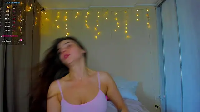 Snapshot of Bella_Foryou chatting on February 12, 4:12 am Bella Foryou online show from February 12, 4:12 am