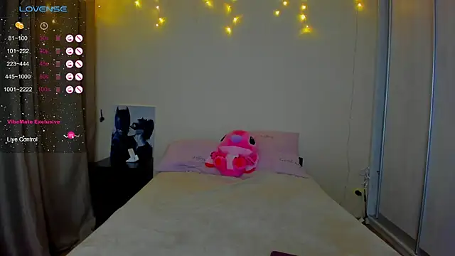 Snapshot of Bella_Foryou chatting on February 23, 12:51 am Bella Foryou online show from February 23, 12:51 am