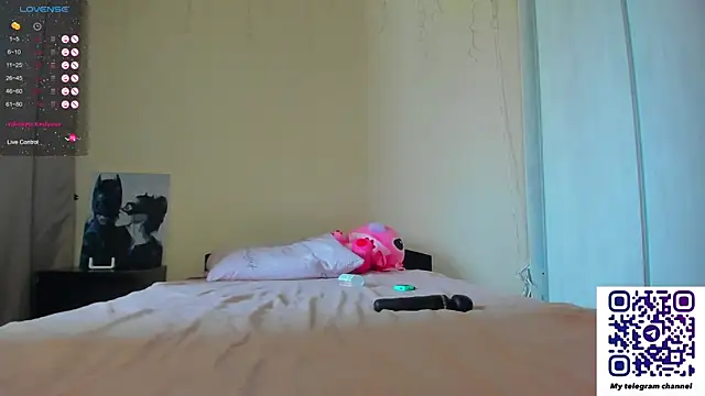 Snapshot of Bella_Foryou chatting on March 9, 5:00 am Bella Foryou online show from March 9, 5:00 am