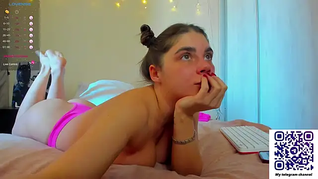 Snapshot of Bella_Foryou chatting on March 14, 3:59 am Bella Foryou online show from March 14, 3:59 am