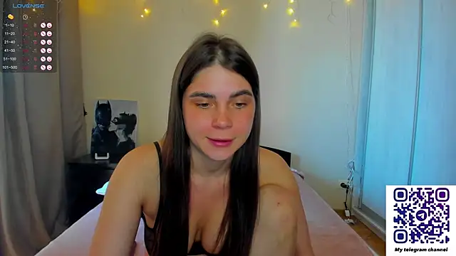 Snapshot of Bella_Foryou chatting on March 15, 4:02 am Bella Foryou online show from March 15, 4:02 am
