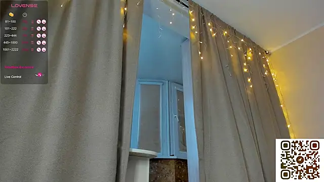 Snapshot of Bella_Foryou chatting on October 10, 1:59 am Bella Foryou online show from October 10, 1:59 am