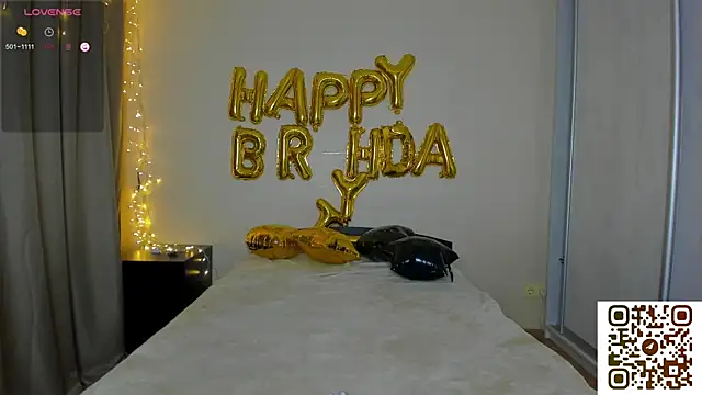 Snapshot of Bella_Foryou chatting on October 12, 12:37 pm Bella Foryou online show from October 12, 12:37 pm