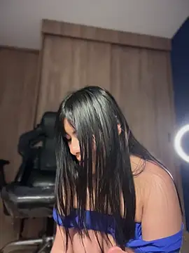 Roxxannne online show from March 29, 9:15 pm