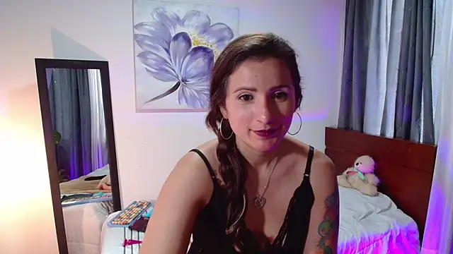 vanessabrown  online show from February 12, 4:11 pm