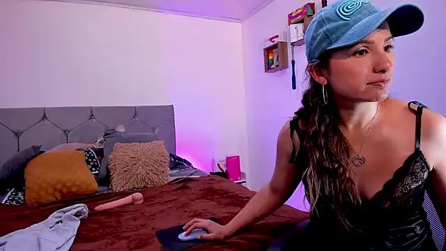 vanessabrown  online show from October 20, 3:01 pm