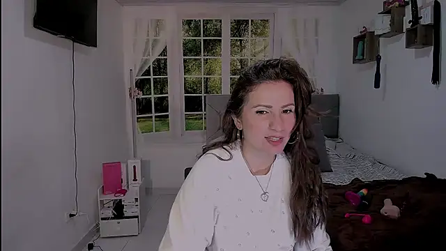 vanessabrown  online show from April 16, 11:07 pm