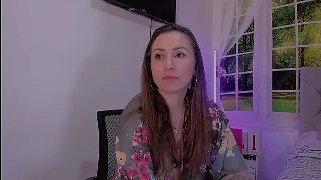 Snapshot of vanessabrown_ chatting on April 19, 3:22 pm vanessabrown online show from April 19, 3:22 pm