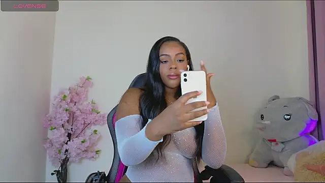 Snapshot of HollyJorda chatting on May 5, 3:42 pm HollyJorda online show from May 5, 3:42 pm