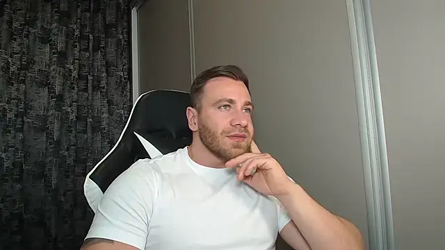 Snapshot of Thori92 chatting on June 3, 4:45 pm Thori92 online show from June 3, 4:45 pm