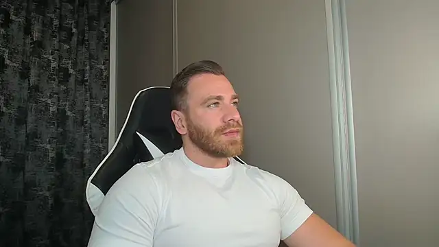Snapshot of Thori92 chatting on June 14, 1:35 pm Thori92 online show from June 14, 1:35 pm