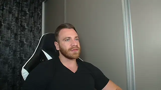 Snapshot of Thori92 chatting on June 15, 2:08 pm Thori92 online show from June 15, 2:08 pm