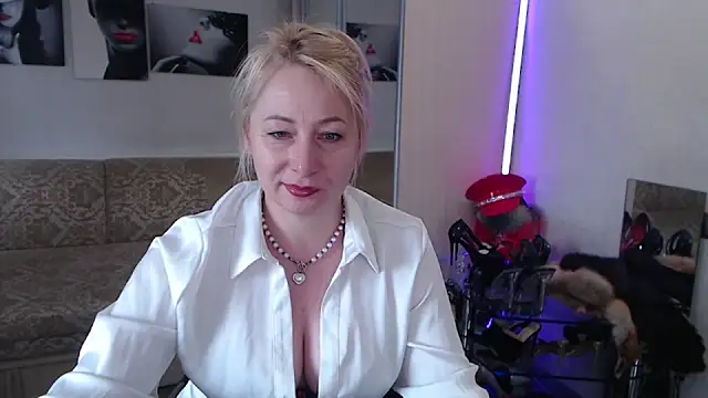MistressMilfa online show from February 14, 7:27 am