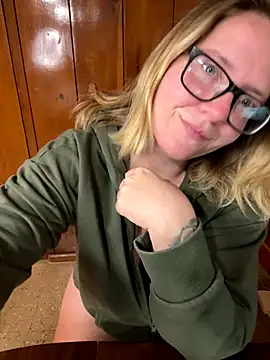 Lizzyloo online show from November 23, 1:27 am