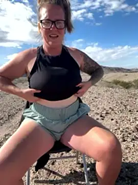 Lizzyloo online show from January 8, 8:11 pm