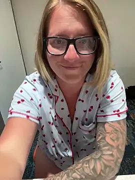 Lizzyloo online show from February 27, 3:28 am